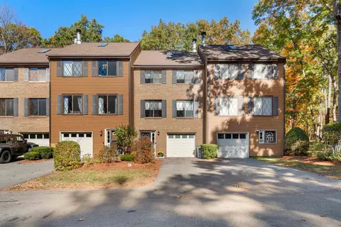 6 Winrow Dr, Merrimack, NH 03054