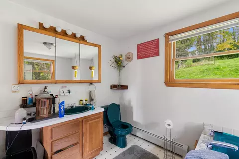 Bath - 132 Partridge Rd, Orange, VT 05641 photo 2 of 4