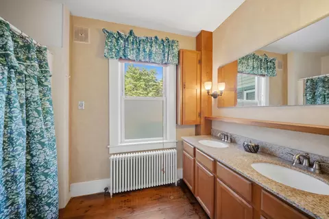 Bath - 25 E Intervale Rd, Wilton, NH 03086 photo 1 of 5