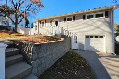 42 Old Wellington Rd, Manchester, NH 03104