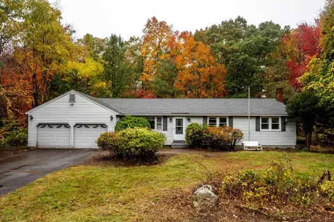 10 Lancaster Dr, Londonderry, NH 03053