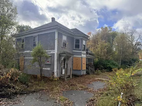 40 Lancaster Rd, Lunenburg, VT 05906