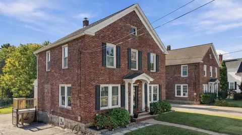 40 Mammoth Rd, Manchester, NH 03109