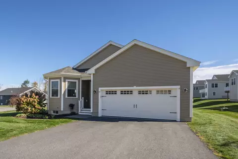 47 Blackstone Dr, Raymond, NH 03077