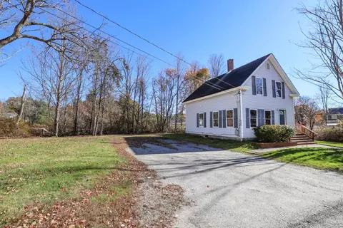 7 Holman St, Hillsborough, NH 03244