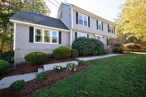 10 Cathedral Cir, Nashua, NH 03063