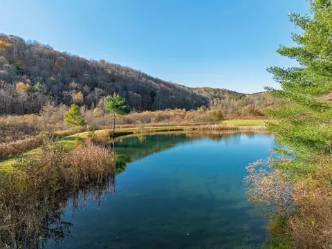 4353 Pomfret Rd, Pomfret, VT 05053