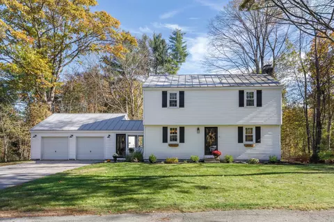 71 School St, Hopkinton, NH 03229