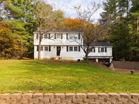 9 Northfield Rd, Amherst, NH 03031