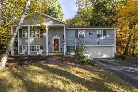 8 Presidential Rd, Bedford, NH 03110