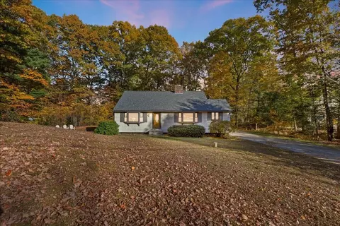 18 Royal Range Rd, Sandown, NH 03873