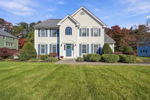 10 Ridgewood Rd, Plaistow, NH 03865