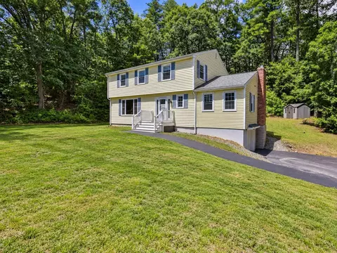 15 Castle Hill Rd, Pelham, NH 03076
