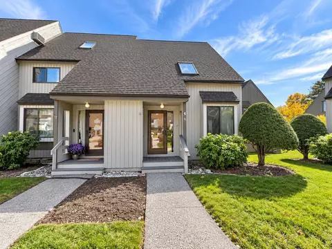 16 Templeton Ct, Merrimack, NH 03054