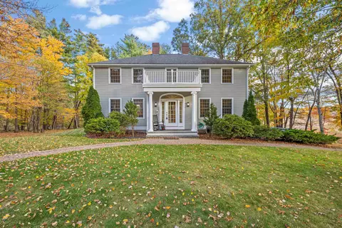 60 Cambridge Rd, Hampstead, NH 03841