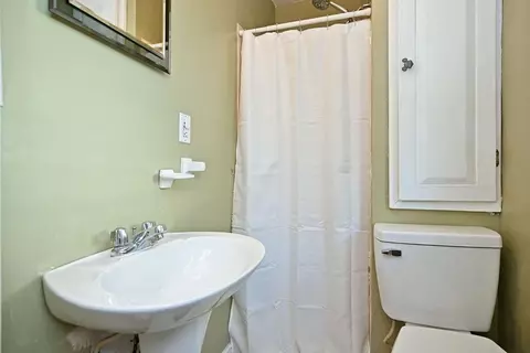 Bath - 21 Dartmouth St, Exeter, NH 03833 photo 1 of 2