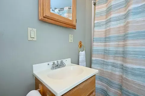 Bath - 21 Dartmouth St, Exeter, NH 03833 photo 2 of 2