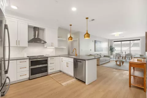 99 Foundry Pl #208, Portsmouth, NH 03801