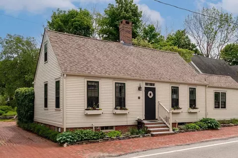 69 Cranfield St, New Castle, NH 03854