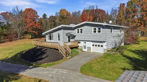 21 Split Oak Cir, Chesterfield, NH 03443