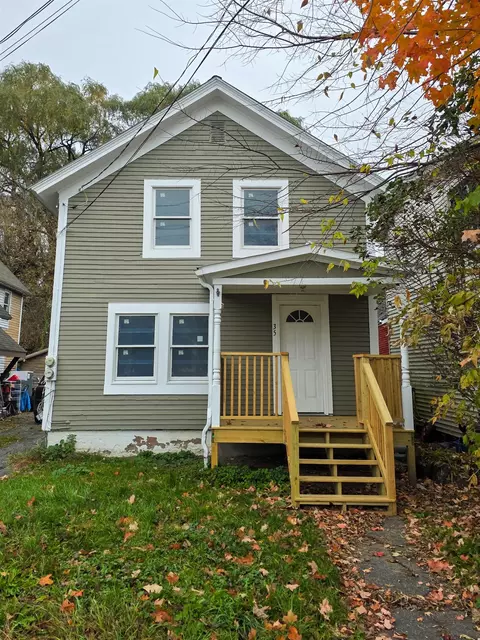 35 River St, Windsor, VT 05089