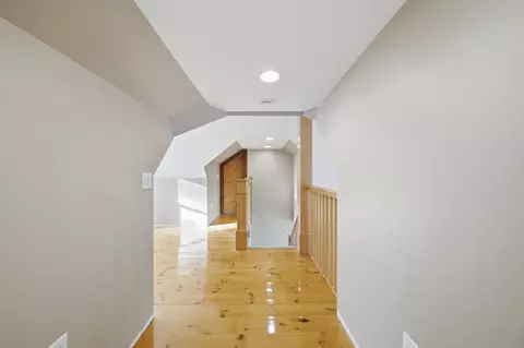 Entry Way - 49 Deerfield Rd, Nottingham, NH 03290 photo 3 of 3