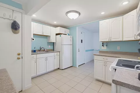 Kitchen - 43 Seabury #43, Hampton, NH 03842 photo 4 of 5