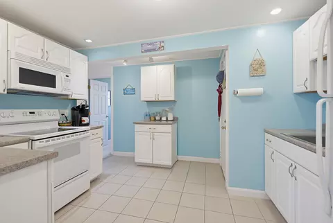 Kitchen - 43 Seabury #43, Hampton, NH 03842 photo 5 of 5