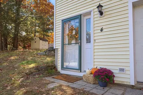 4 Tote Rd, Sandown, NH 03873