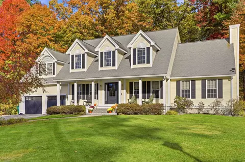 19 Autumn Glen Cir, Nashua, NH 03062