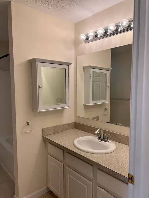 Bath - 52 Crown Point Dr, Dover, NH 03820 photo 1 of 4