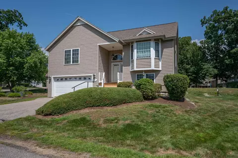 6 Country Ln, East Kingston, NH 03827