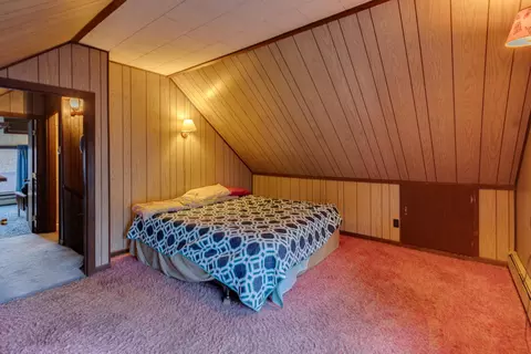 Bedroom - 3717 Main St, Bethlehem, NH 03574 photo 6 of 10