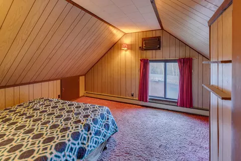 Bedroom - 3717 Main St, Bethlehem, NH 03574 photo 4 of 10