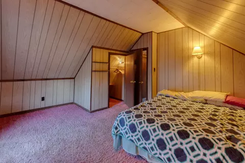 Bedroom - 3717 Main St, Bethlehem, NH 03574 photo 5 of 10