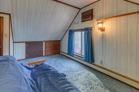 Bedroom - 3717 Main St, Bethlehem, NH 03574 photo 8 of 10