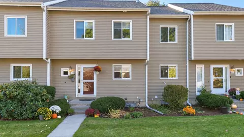 e13 Stonehedge Drive, South Burlington, VT 05403