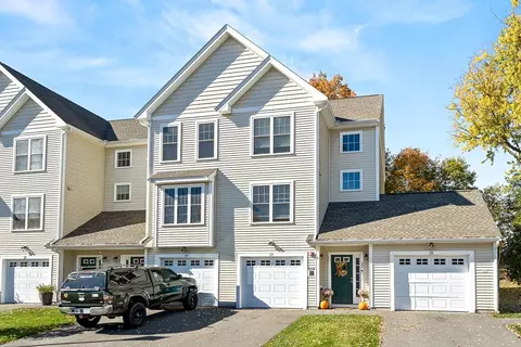 17 Bennett St, Nashua, NH 03064