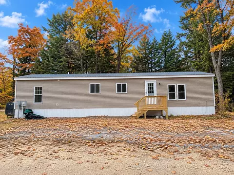 2 Ravenhead Ln, Hillsborough, NH 03244