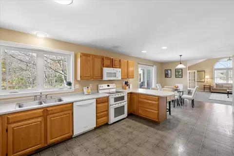 Kitchen - 33 Londonderry Rd, Windham, NH 03087 photo 2 of 3