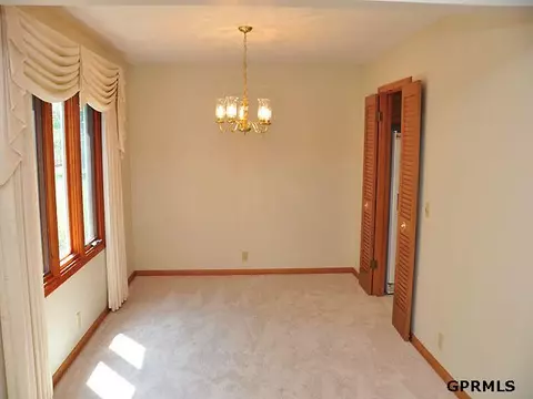 11805 Cedar St, Omaha, NE 68144 photo 4