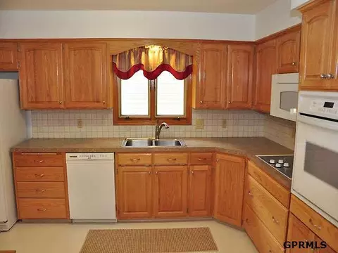 11805 Cedar St, Omaha, NE 68144 photo 6