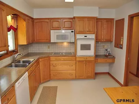 11805 Cedar St, Omaha, NE 68144 photo 5