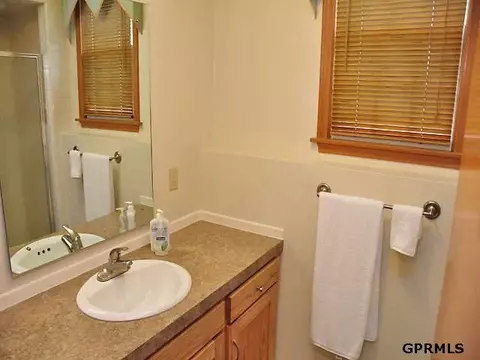 11805 Cedar St, Omaha, NE 68144 photo 8