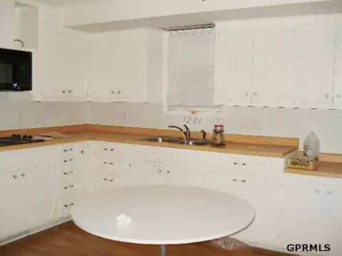 2406 Chandler Rd E, Bellevue, NE 68005 photo 2