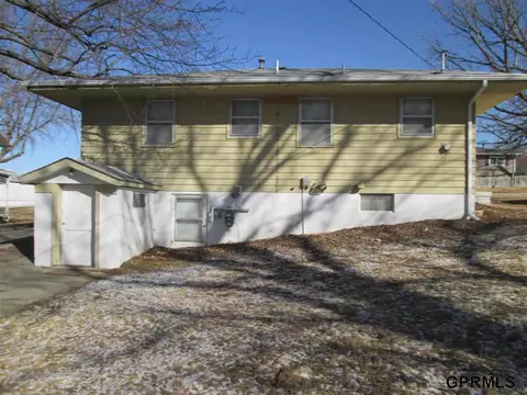 265 Locust St, Springfield, NE 68059 photo 4