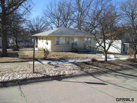 265 Locust St, Springfield, NE 68059 photo 2