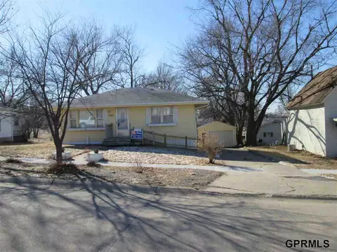 265 Locust St, Springfield, NE 68059 photo 1