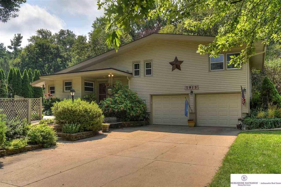 7913 Meredith Ave, Omaha, NE 68134 40 Photos MLS 22019752 Movoto