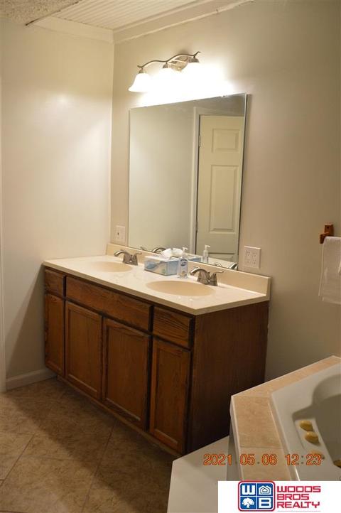 709 Bell St, Beatrice, NE 68310 photo 46